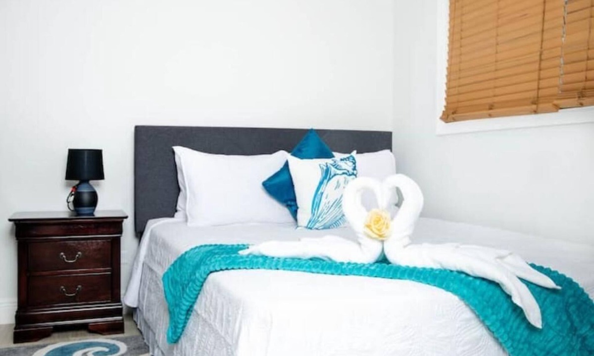 Tar Bay Apartment | Sheer Bliss BeachView Apt #2