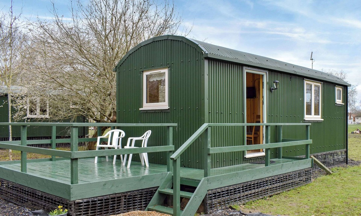 Five Oak Green Cottage | Shepherds Hut 1 at Laddingford - UK32531