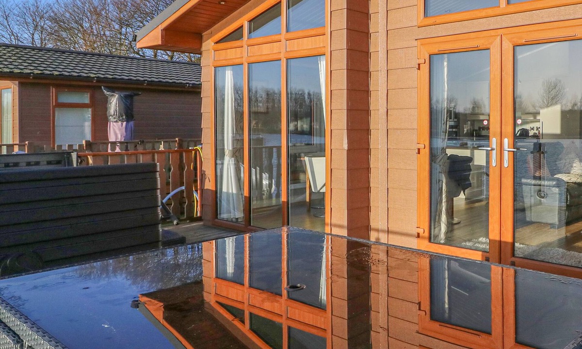 Warton Cottage | SHORE BEATS WORK - CAPENWRAY 10 in South Lakeland Leisure Village