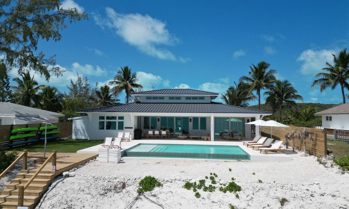Great Exuma House | Silver Beach House - Lux Vacation Home. 7 mins from Airport. Infinity Pool+