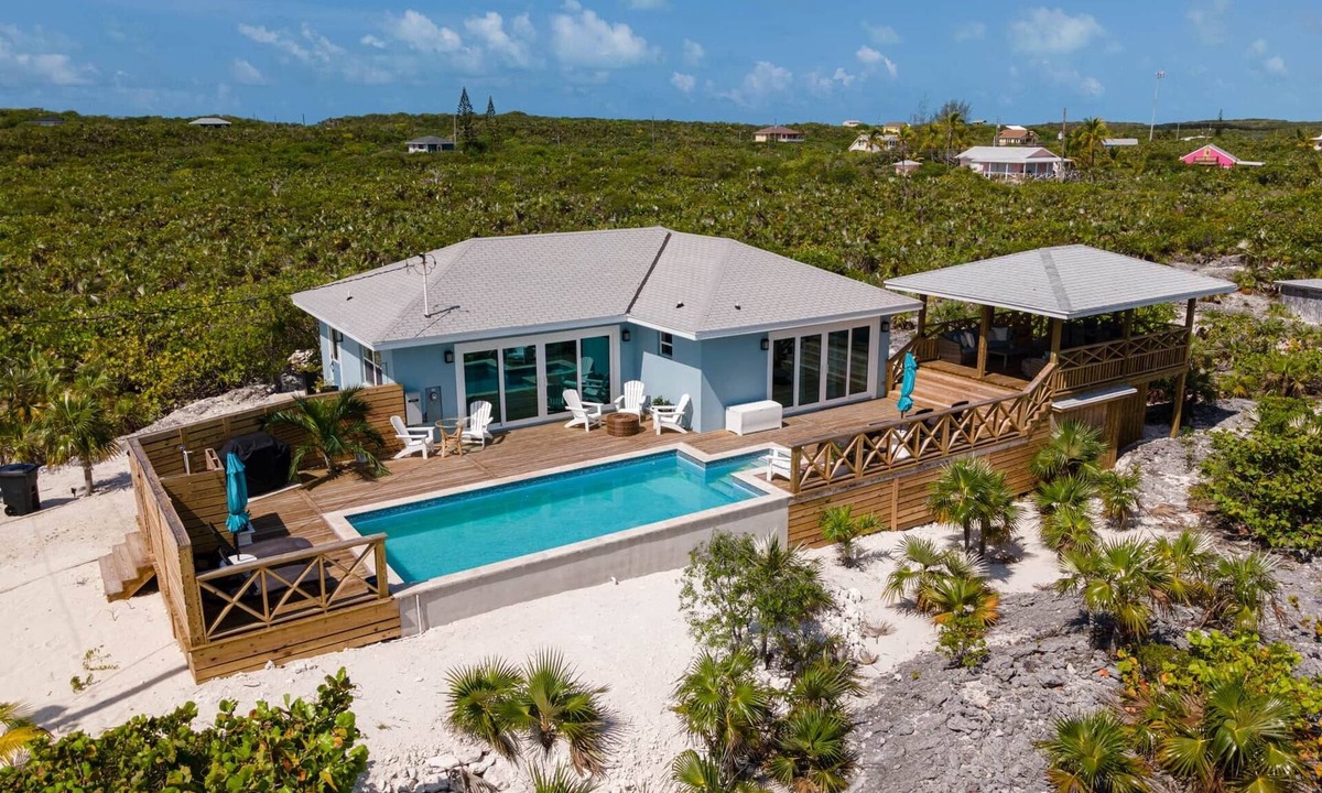 William's Town House | Silver Palms Retreat, Family home with heated pool, steps to Tropic of Cancer!