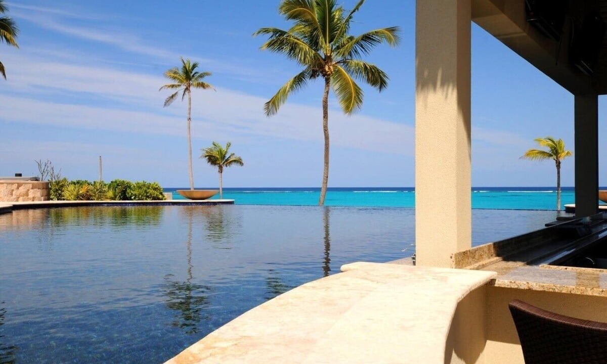 Governor's Harbour Cabin | Sky Beach Club Bungalow 2 Cabin