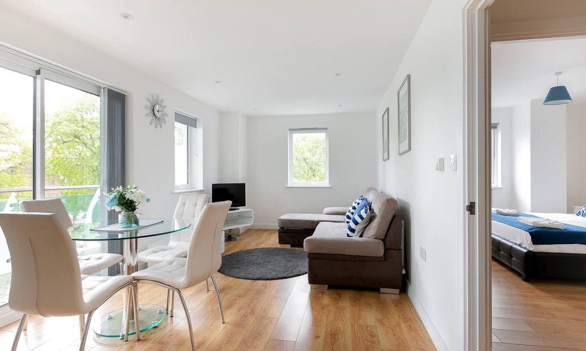 Grange Apartment | Skyvillion - Tower Point Enfield 1bed Wbalcony
