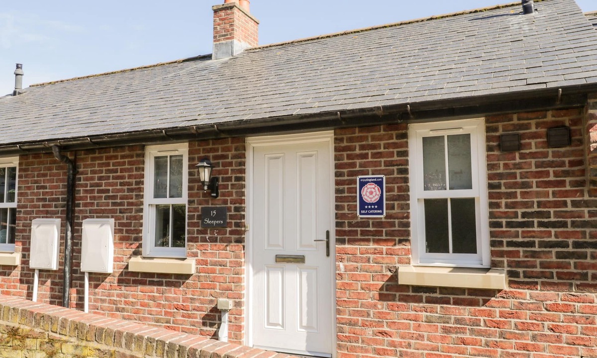 Ruswarp Cottage | SLEEPERS, pet friendly, country holiday cottage in Whitby
