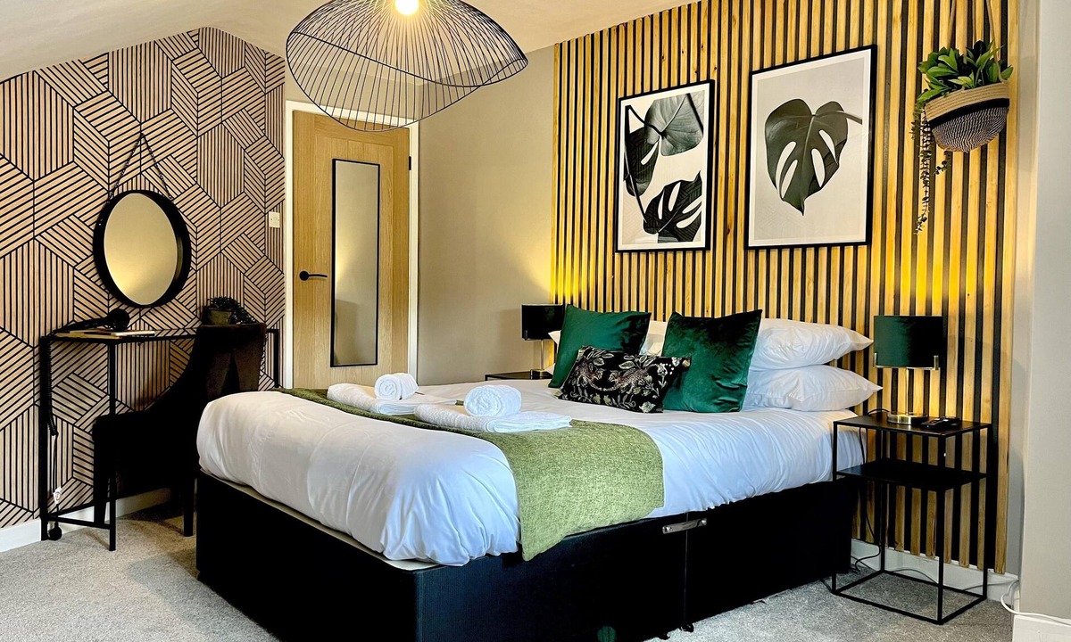 Ellesmere House | Sleeps 2 -Central Ellesmere -Parking - PetFriendly