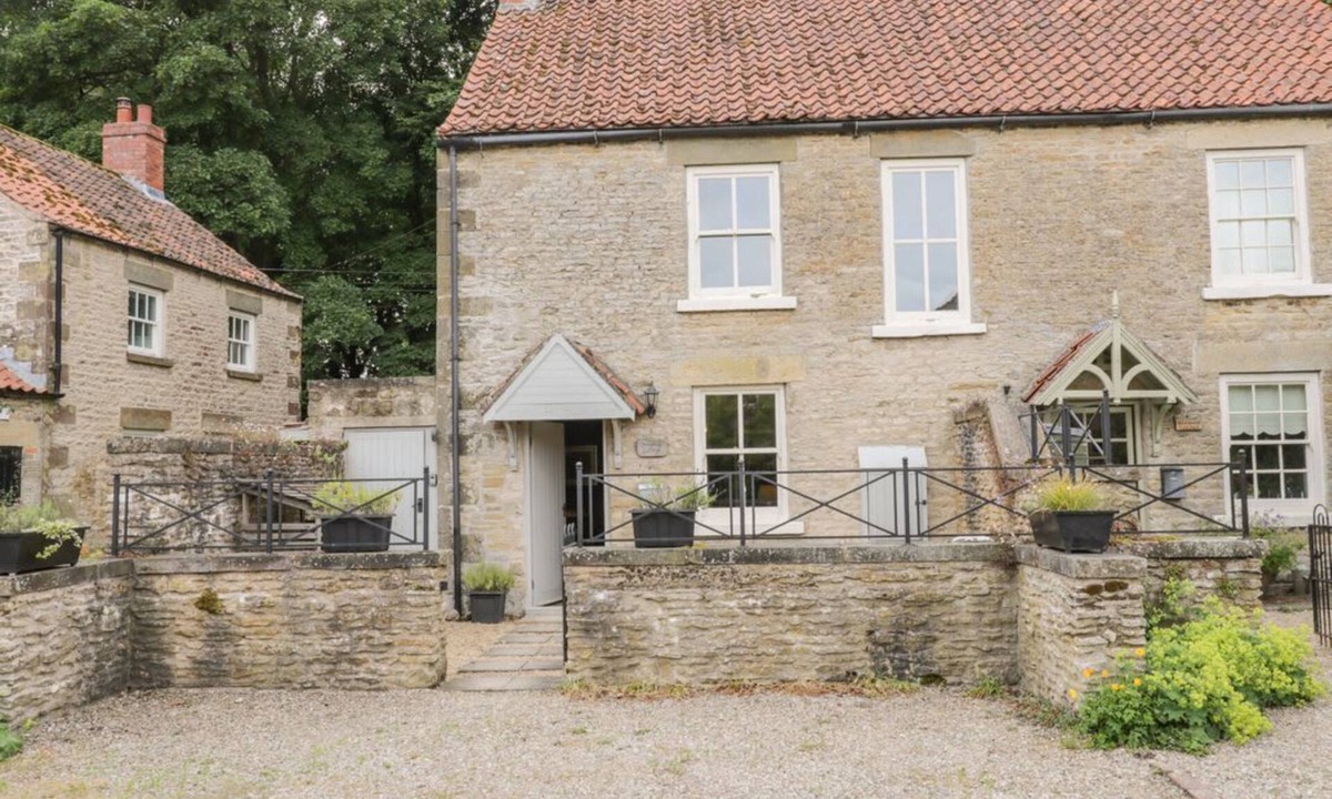 Potter Brompton Cottage | Snowdrop Cottage, Brompton-By-Sawdon