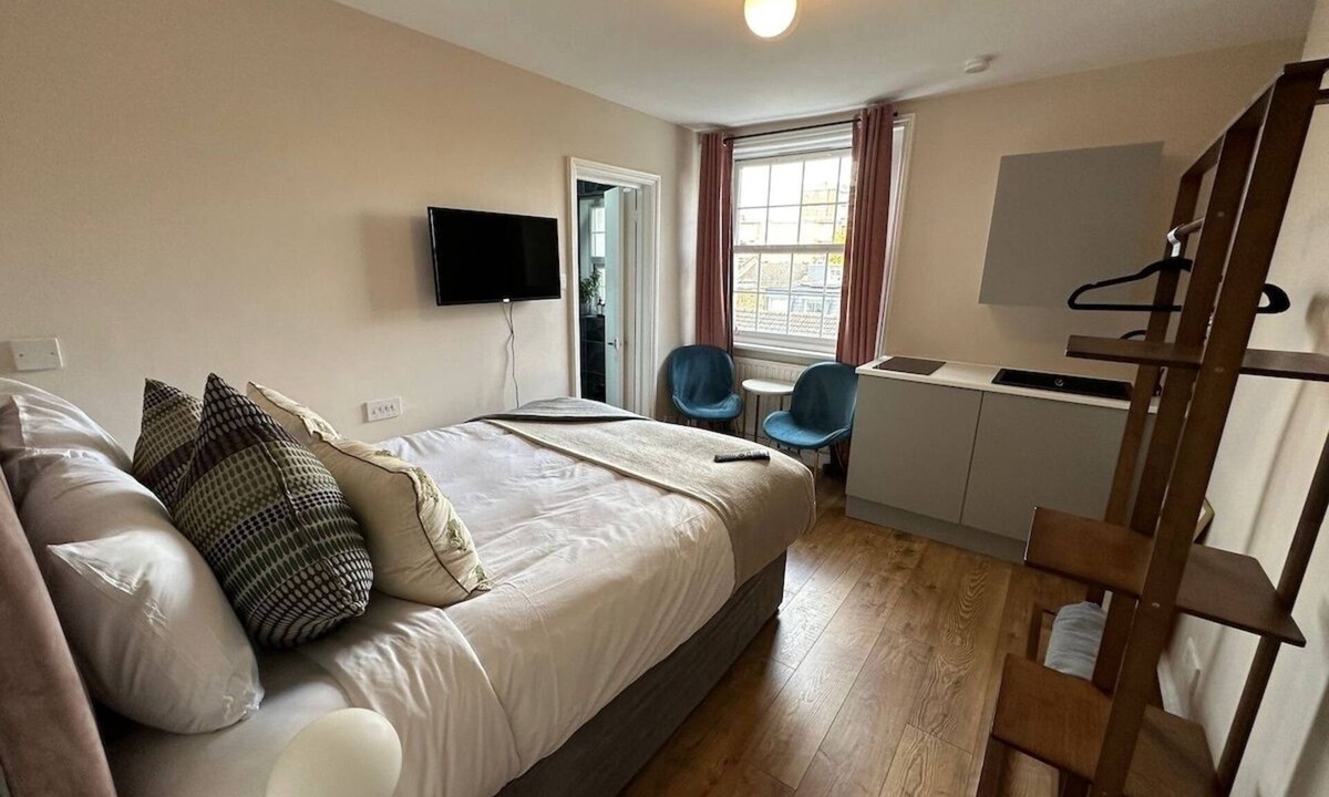 Camden Town Apartment | Snug studio flat in Camden