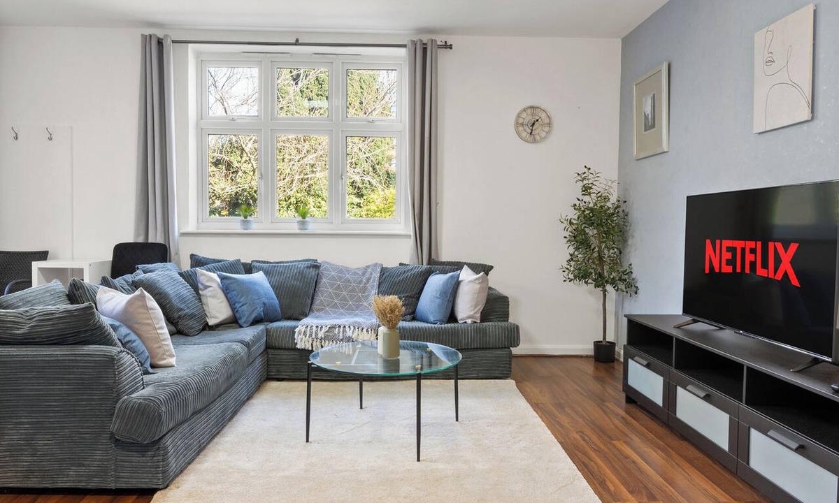 Watford Town Centre Apartment | Spacious 2 Bed Apartment Free Parking Central