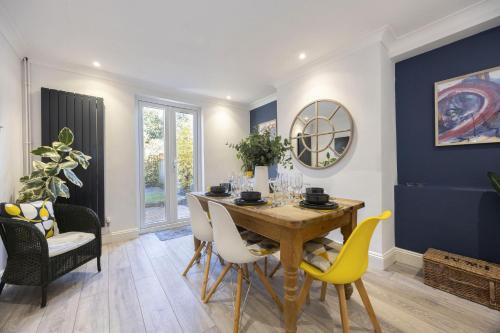 Montpellier House | Spacious 3-Bed Period Home Near Bath Road