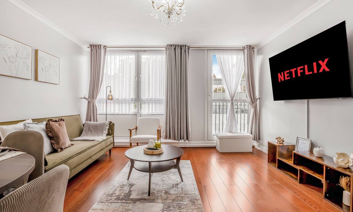 Somers Town Apartment | Spacious 3BR Family Apt Regent's Park | Sleeps 8|Great Transport| Central London