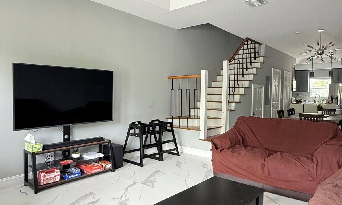 Nassau House | Spacious 3BR home, 2 min walk to Saunders Bch with amazing turquoise ocean views