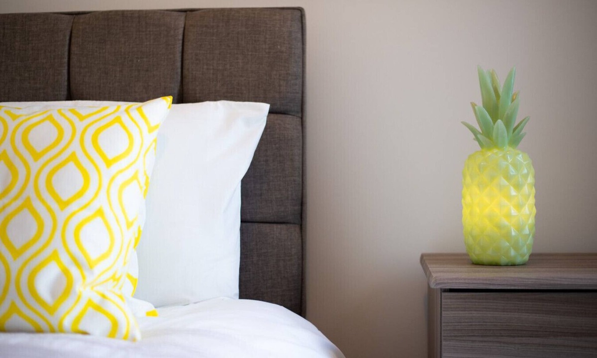 Landore House | Spacious 3BR Home Sleeps 7 | Parking, WiFi & Near Centre