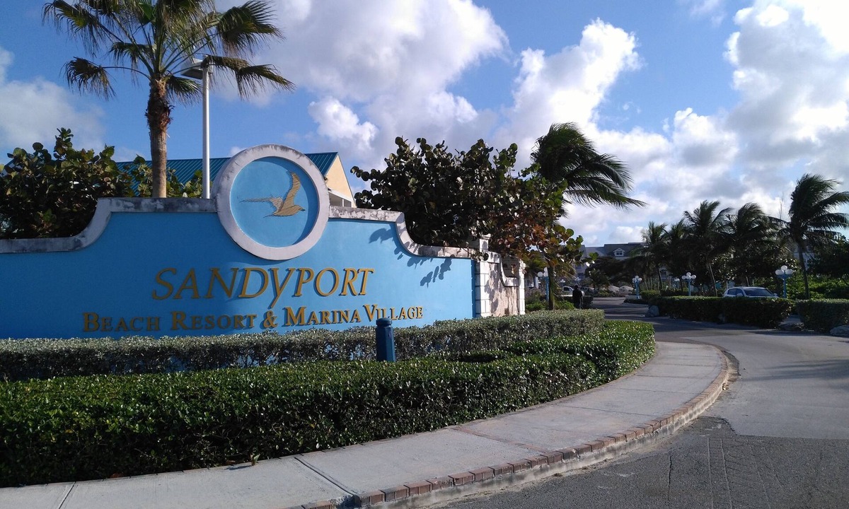 Nassau Condo | Spacious 3BR Sandyport Condo w/Pool, Beach Access, Tennis, Marina & Balconies