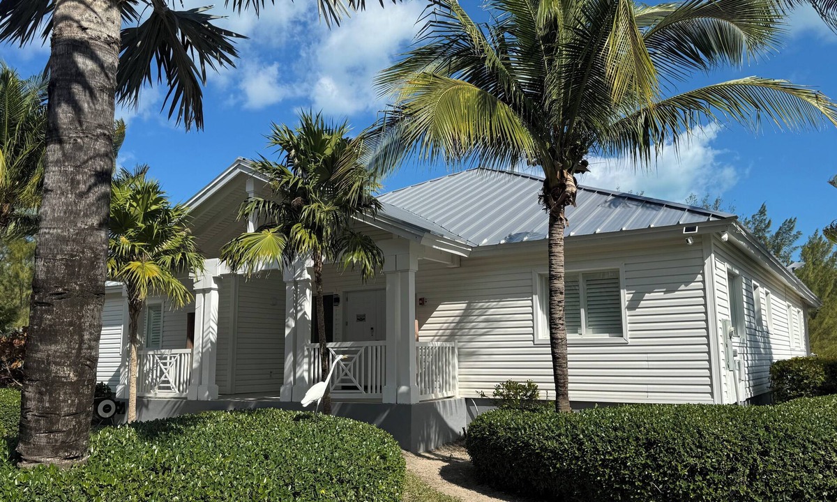 Alice Town House | Spacious 4-bedroom villa with 90ft dock in Bimini Bay Resort