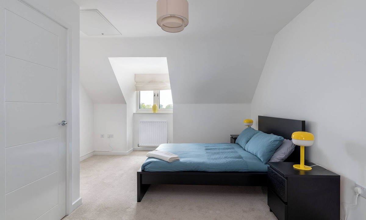 Milton Keynes House | Spacious 4BR House | EV Charger | 10 mins from Centre MK | Families | Contractor