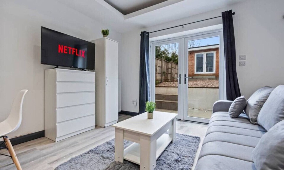 Banbury House | Spacious 5-bed Banbury House near Spiceball Park