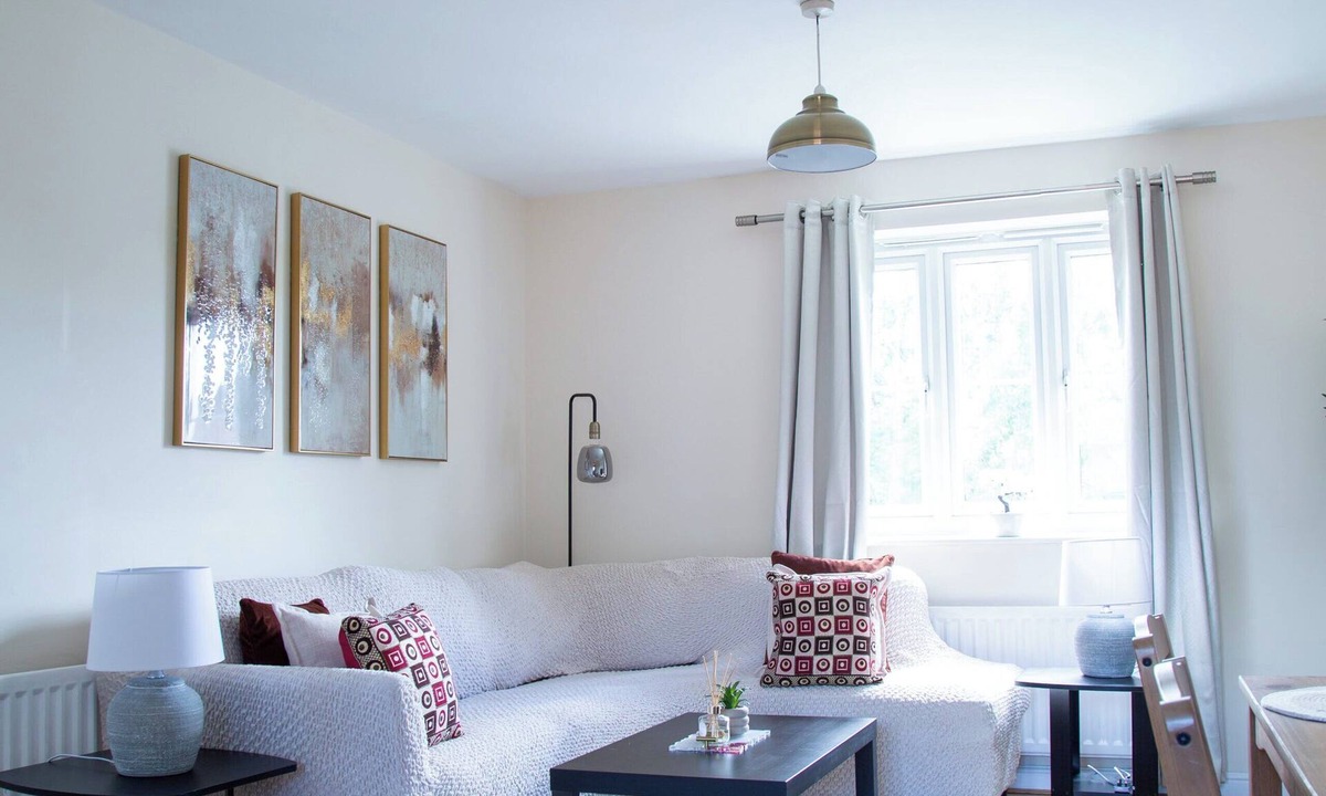 Solihull Apartment | Spacious Accommodation Near NEC & Birmingham Airport
