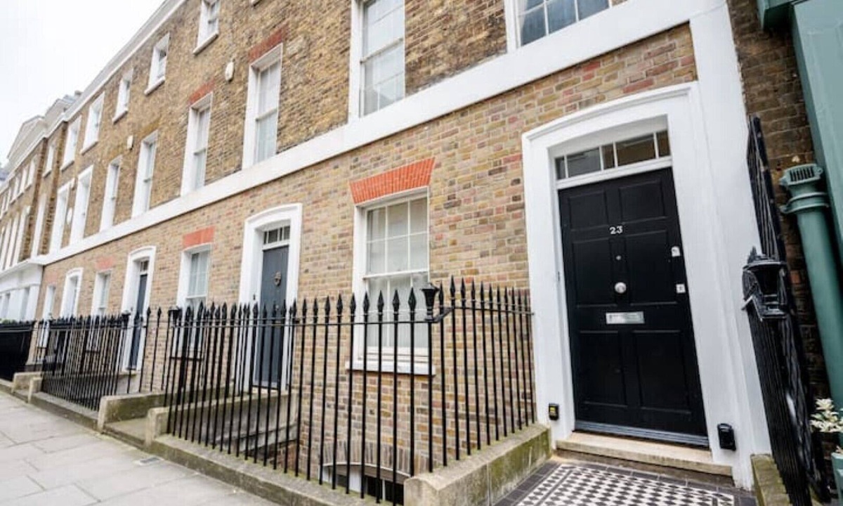 Pimlico House | Spacious, Bright & Cosy ~ Ideal Victoria Location!