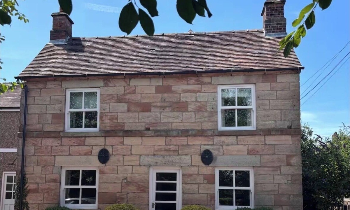 Alton Cottage | Spacious cottage 25 minutes to the Peak District. Close to Alton Towers