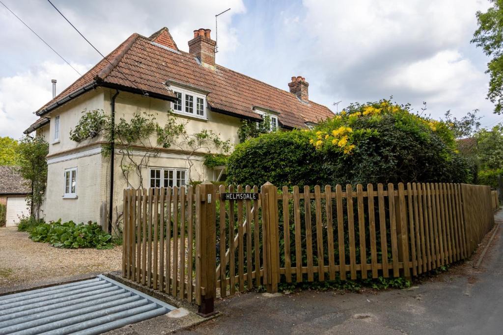 Burley House | Spacious family cottage with private garden and forest walks