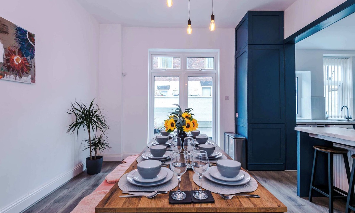 Anfield House | Spacious Home, Sleeps 7 in the heart of Anfield!