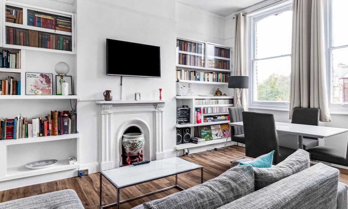 Gospel Oak Apartment | Spacious London Flat | Near Primrose Hill & Camden - Pass the Keys