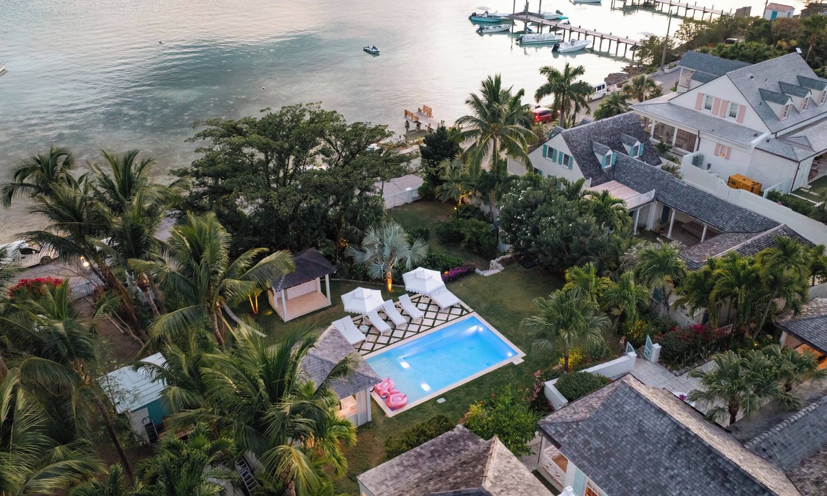 Dunmore Town House | Spacious Newly Renovated 5-bedroom Compound in Dunmore Town, Harbour Island