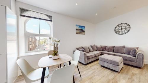 Six Bells Apartment | Spacious three bedroom apartment with Valley views