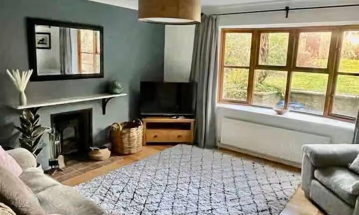 Horspath House | Spacious Village House near Oxford with Woodburner