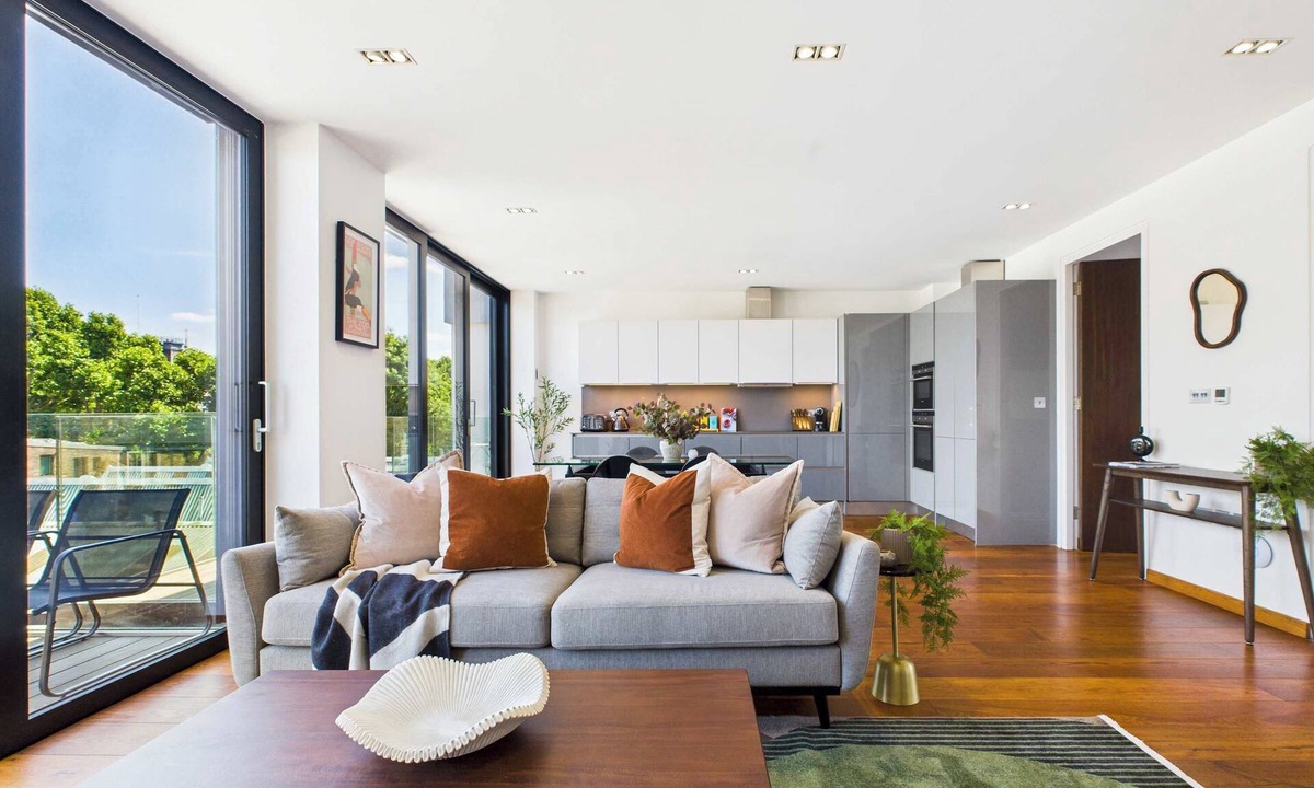 Camden Town Apartment | Spectacular Camden Town Apartment with Balcony