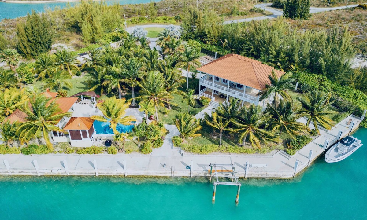 Freeport House | Sportsman's Paradise on the Grand Lucayan Waterway w/large dock, pool, cabana