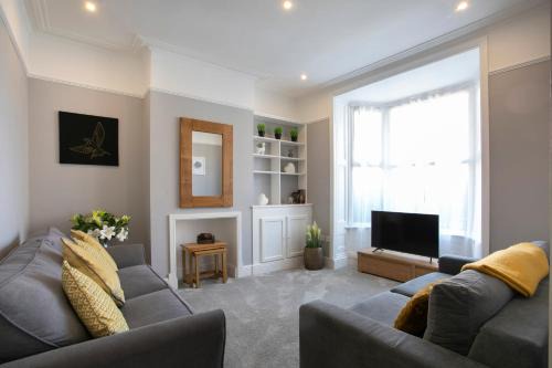Aylestone House | Spring Villa