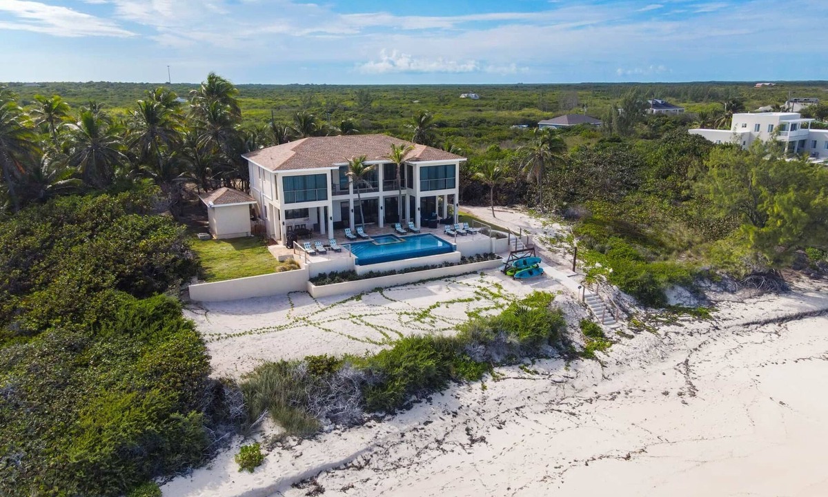 Farmer's Hill Villa | Stay Blessed Villa - Always Sandy Beach - Walkable To Restaurant By Beach!