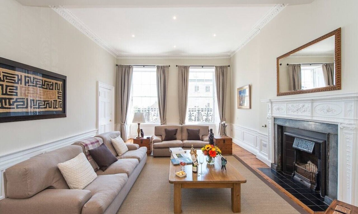 New Town Apartment | Stay in this tranquil and gorgeous City Centre home, for a unique Edinburgh experience