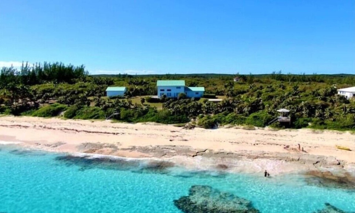 North Palmetto Point Villa | Steps from the turquoise water!