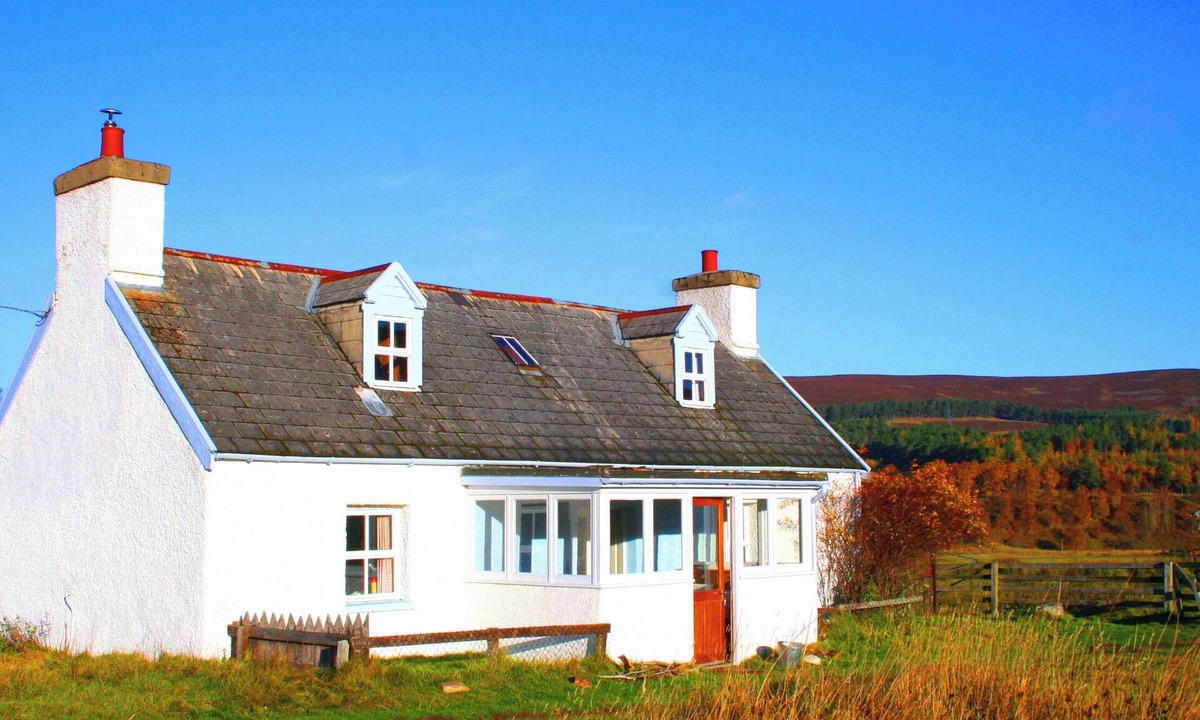 Woodend Cottage | STRATHNOON, pet friendly, character holiday cottage in Carrbridge