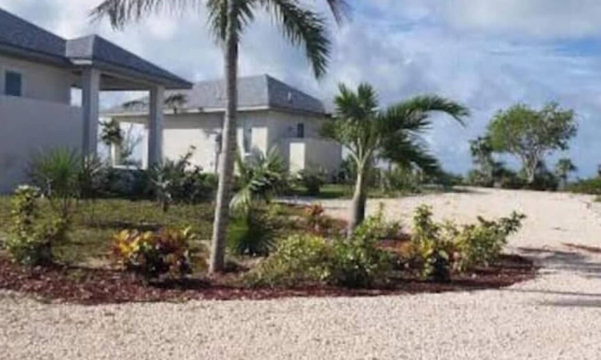 New Bight House | Strawberry Bungalow On Fountain Bay