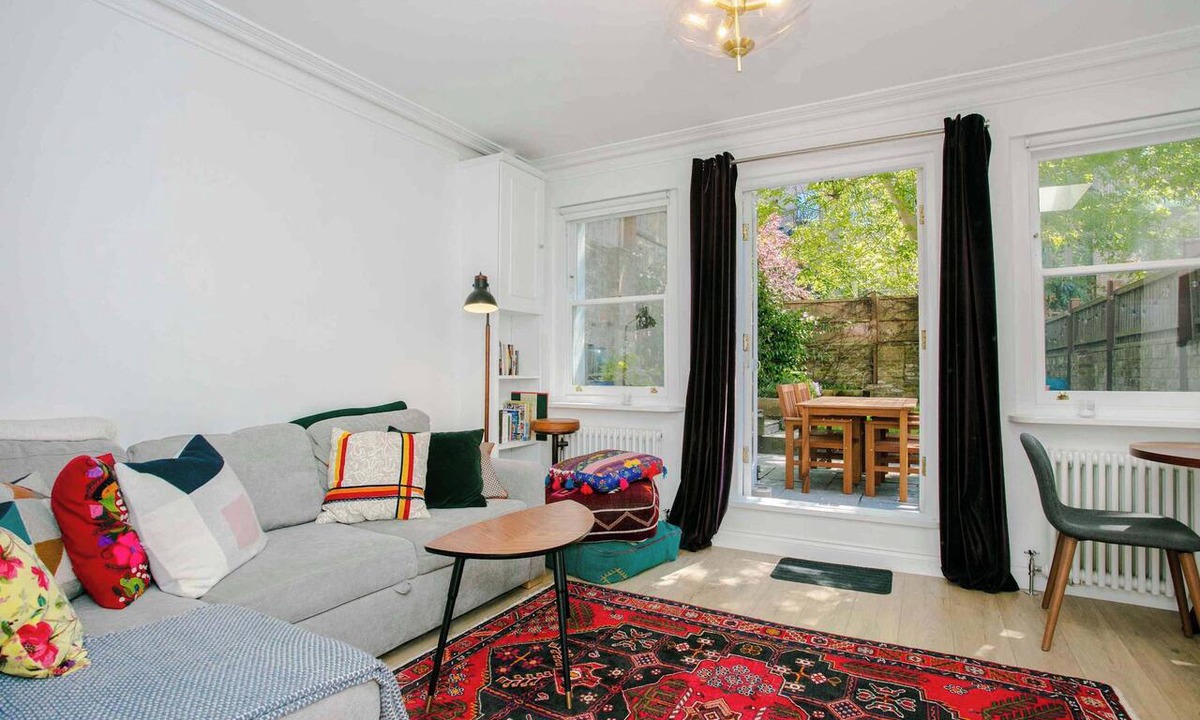 Camden Town Apartment | Stunning 1BDR Basement Flat with Garden in Camden