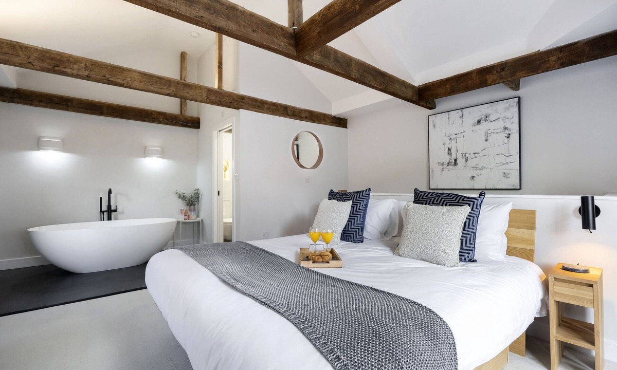 Cheltenham House | Stunning and Contemporary 2 Bed Home in Lansdown