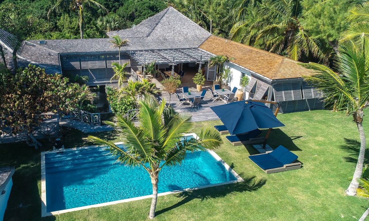 Dunmore Town House | Stunning Beachfront Villa Retreat in Harbour Island, Bahamas