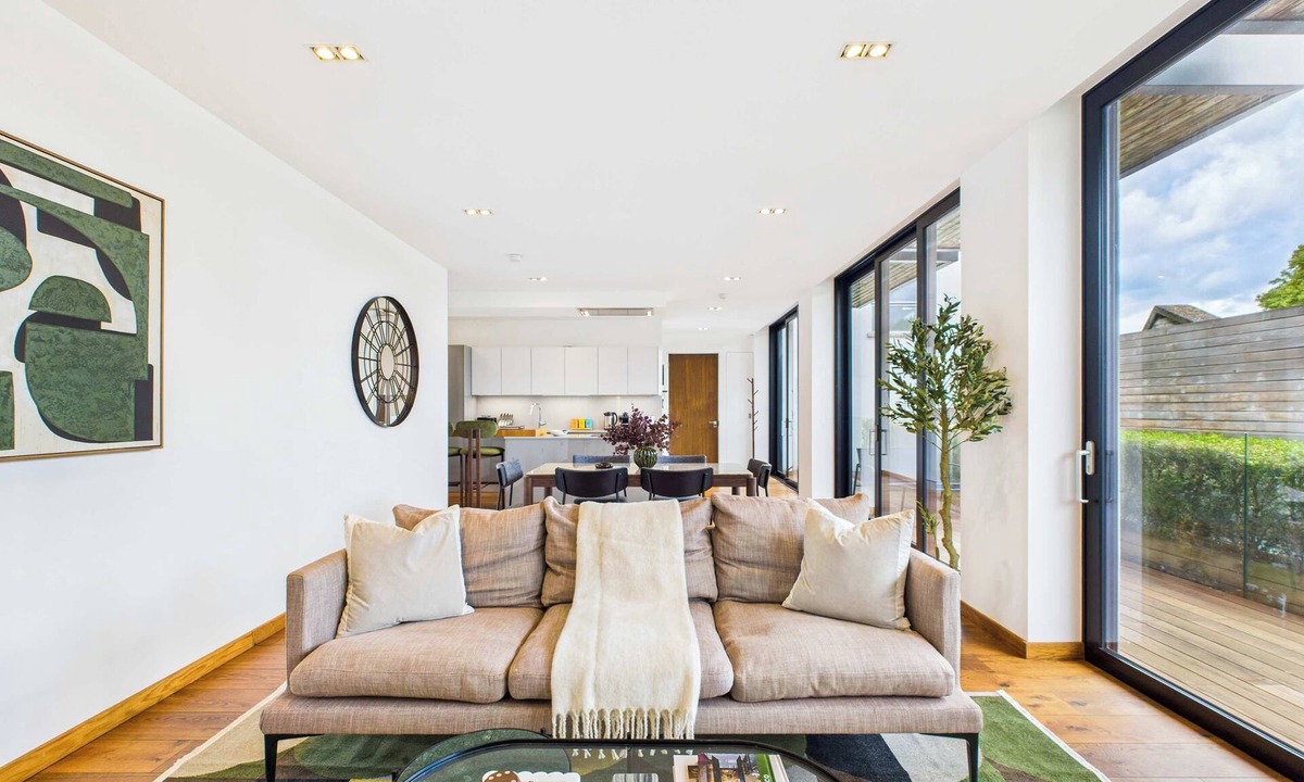 Camden Town Apartment | Stunning Camden Town Balcony Apartment
