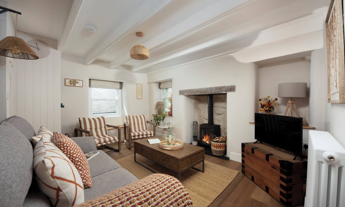 Mousehole Cottage | Stunning Cottage by Mousehole Harbour - with Courtyard. Steps to the Beach!