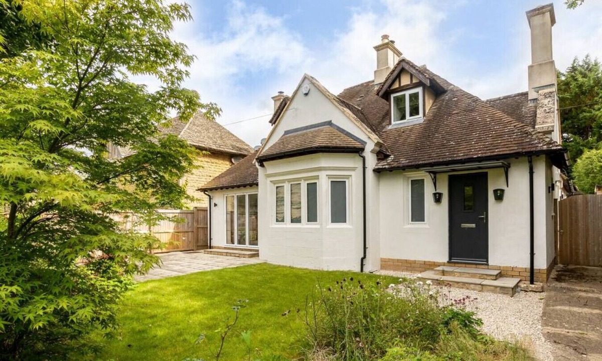 Bourton-on-the-Water House | Stunning 5 Bed in the Centre of Bourton