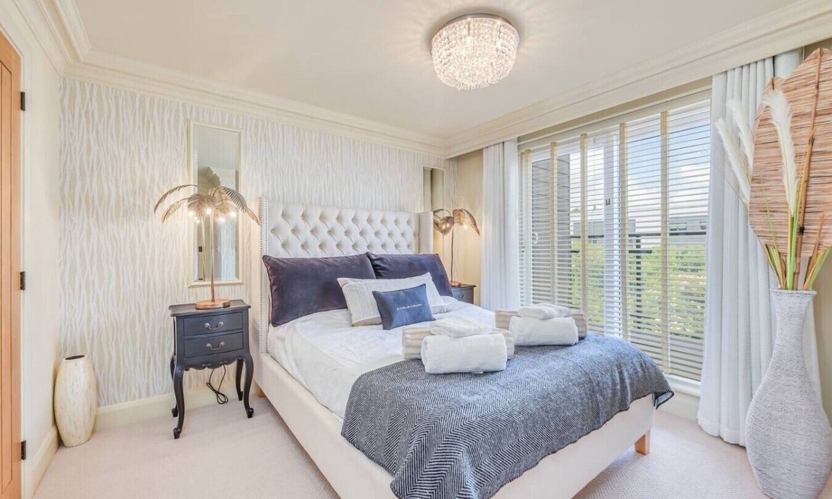 Olney House | Stunning House 30-Min to Silverstone Office Balcony Parking Self-Check-In Yoko Property