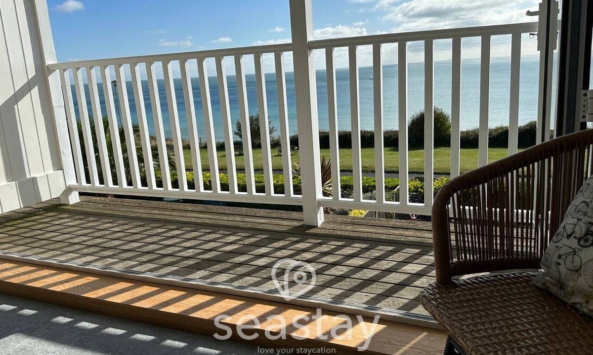 Broadstairs Apartment | Stunning newly refurbished apartment, 2 bedrooms, 2 bathrooms, parking and amazing view