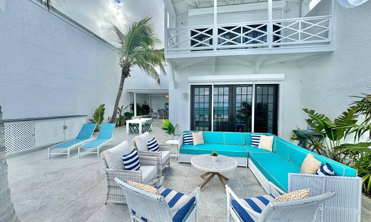 Nassau House | Stunning Oceanfront 3 bedroom house with Generator and Pool Heater!