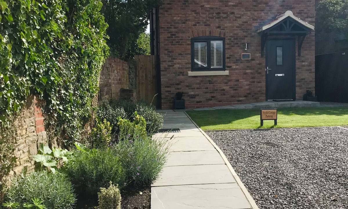 Scawton House | Styfel Cottage Stillington perfect village location with off-street parking ❤️ ❤️
