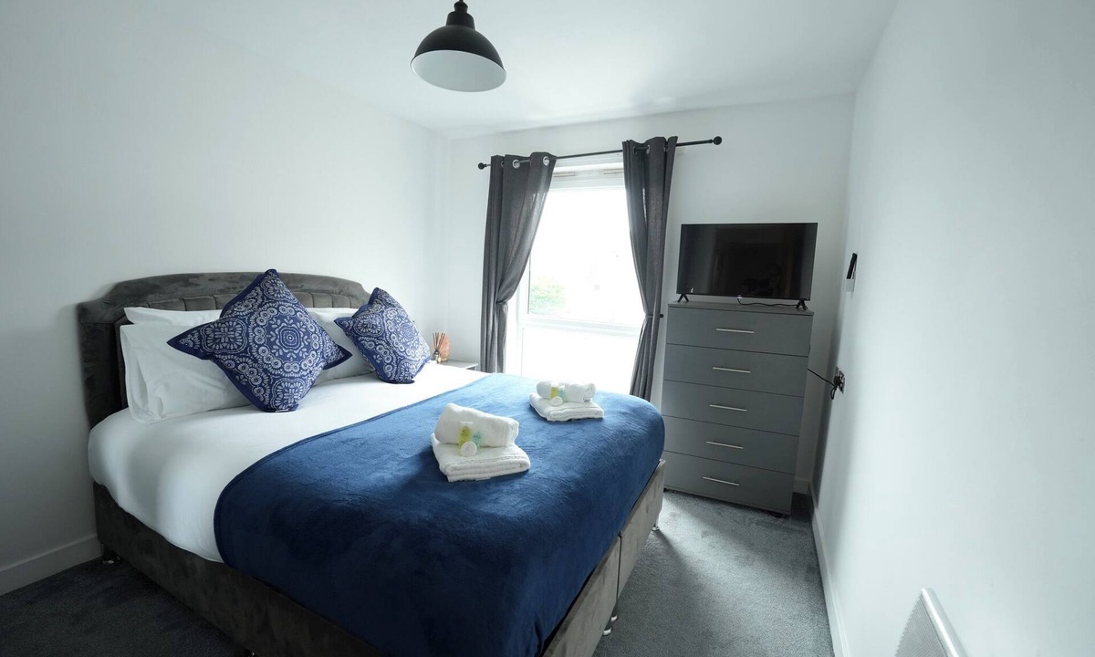 Bon-y-maen Apartment | Stylish 1 bedroom apartment sleeps 4