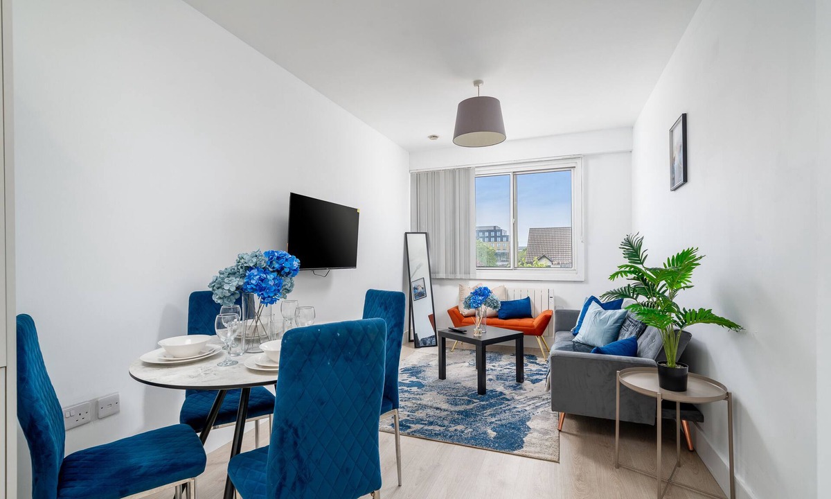 Harlington Apartment | Stylish 1BR Near Heathrow & Elizabeth Line 35