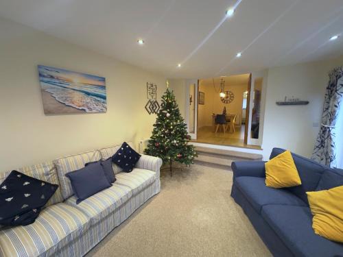 Westbrook House | Stylish Coastal Home, Pets & Parking By Adliv